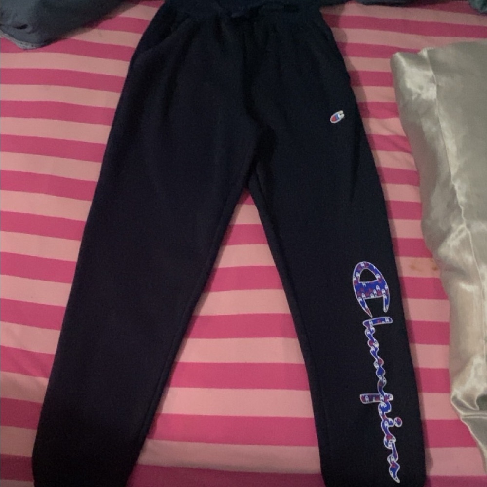 Champions sweat paint no rips stains or marks pretty much brand new new